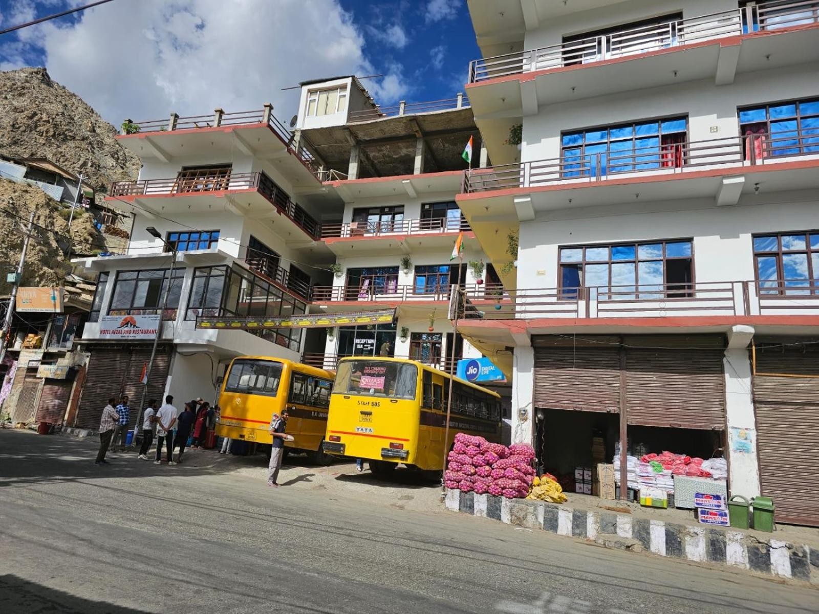 Hotel Afzal And Restaurant Kargil Exterior foto